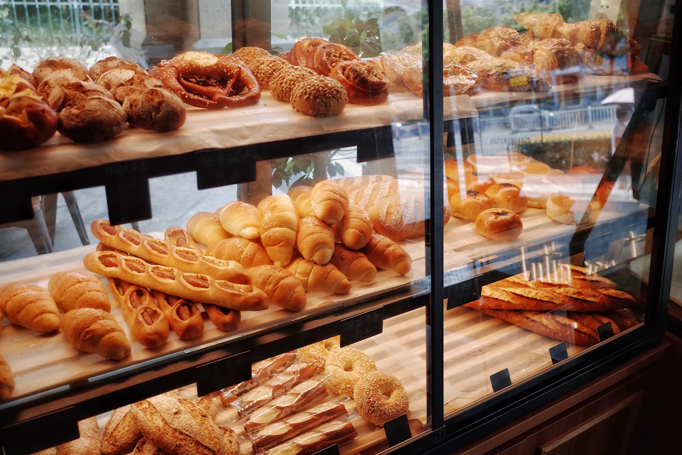Breads in display shelf